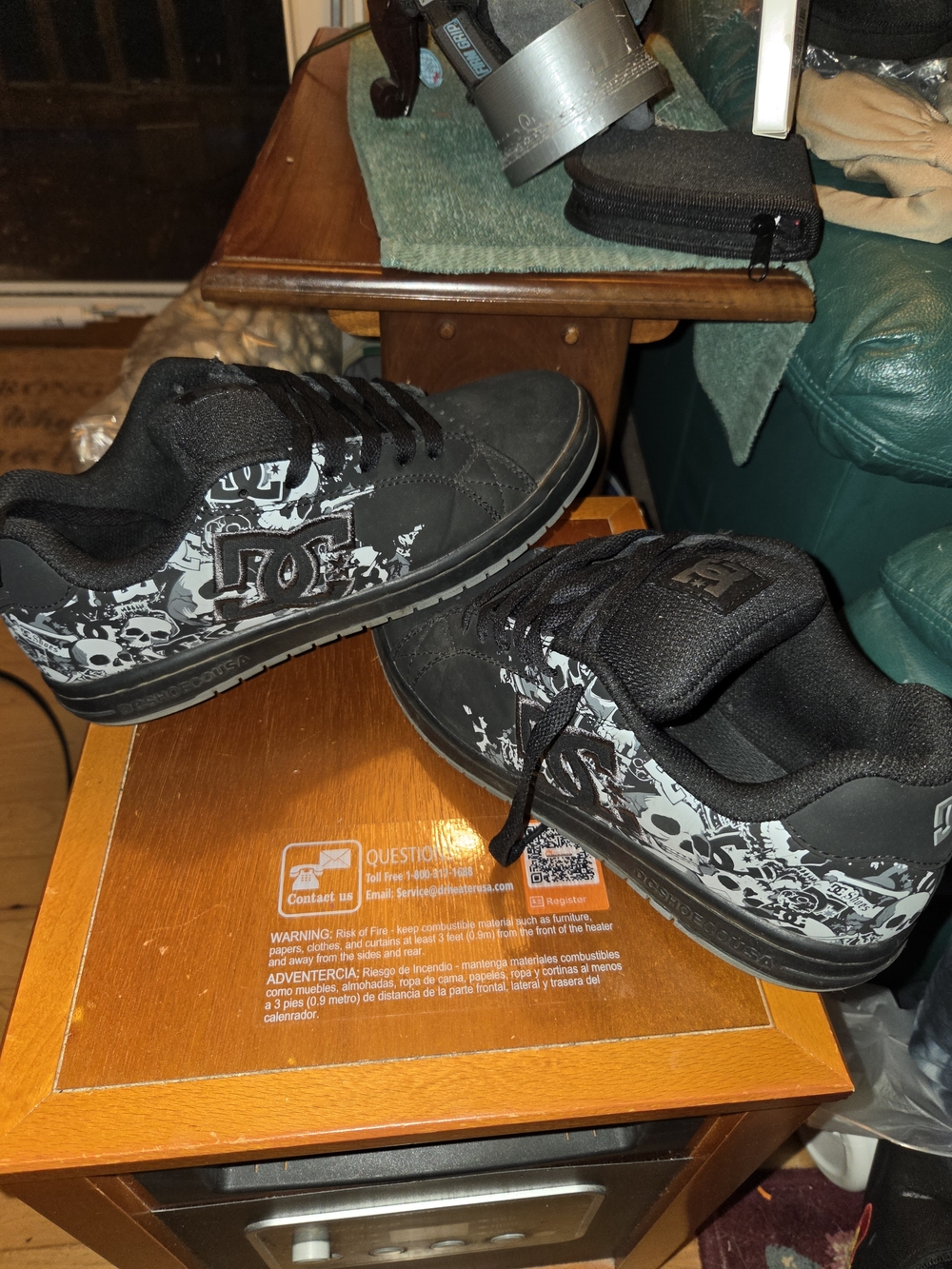 DC Black Gavaler Skate Shoe With Skulls Tag 7.5 Mens